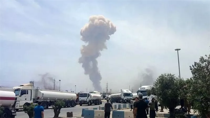 انفجار ضخم يهز ميناء «الشهيد رجائي» جنوب إيران.. وحالة طوارئ تعم المنطقة