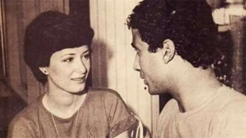 كان هينتحر .. قصة حب الفنان أحمد ذكي و « هالة فؤاد»