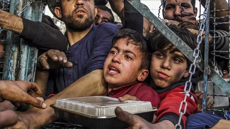 «أونروا» تطلق نداء عاجلا.. الجوع يسقط سكان غزة مغشيا عليهم في الشوارع