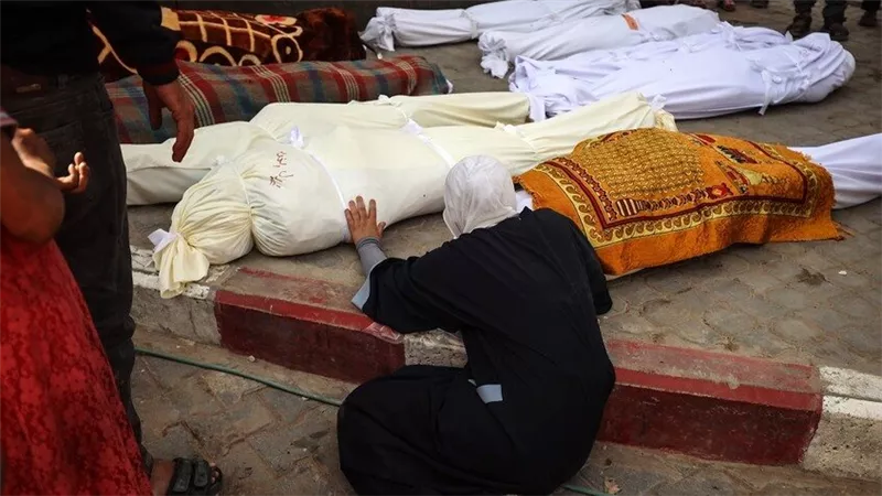 مجزرة بخان يونس.. الاحتلال يقصف خيام النازحين ويوقِع شهداء وجرحى بينهم طفلة