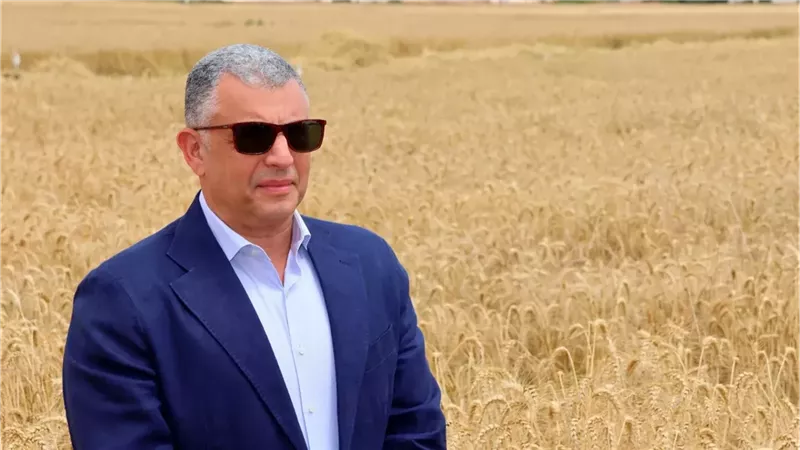 اللواء أكرم محمد يشهد احتفالية حصاد محصول القمح لعام 2025