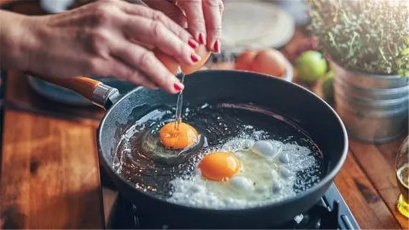 للاستفادة القصوى.. أطعمة مثالية تُقدَّم مع البيض لزيادة فائدته الصحية 