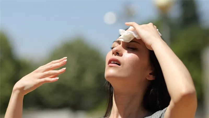ودّعي تعرق فروة الرأس في الحر.. وصفات طبيعية مجربة تمنحك انتعاشًا يدوم