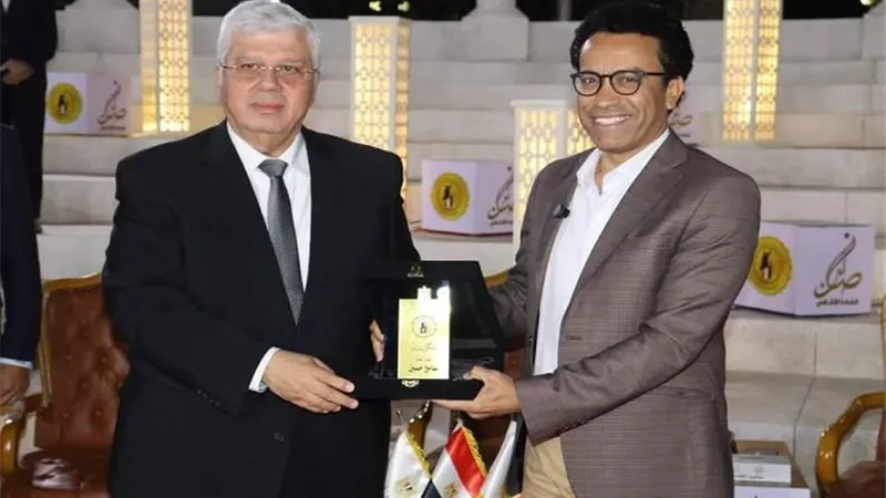بالصالون الثقافي.. تكريم الفنان سامح حسين لنجاح برنامج «قطايف»