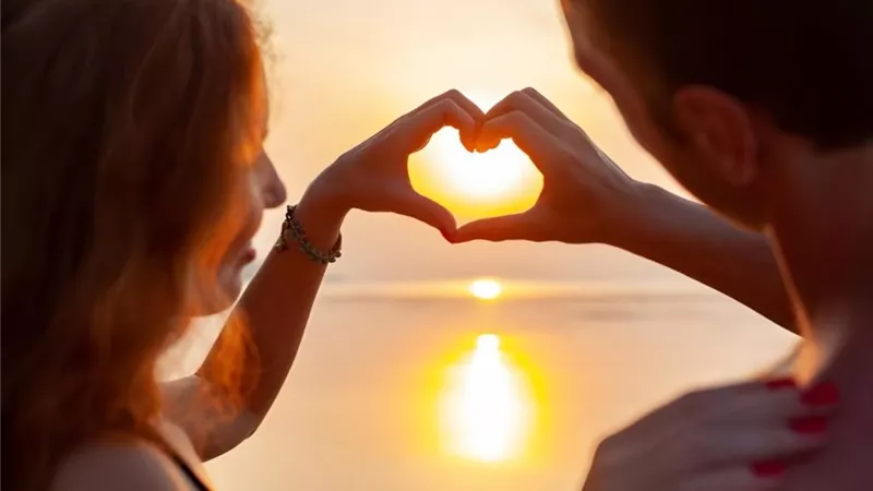 ليس كل تعلق حبا.. أشياء بسيطة توضح الفرق بين التعلق الصحي والمرضي