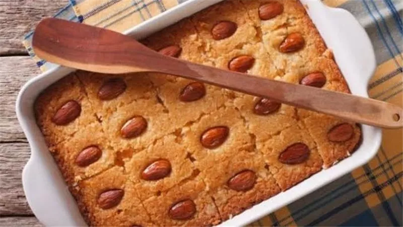طريقة عمل البسبوسة المكرملة بسهولة.. حلوى فاخرة لكل العزومات 