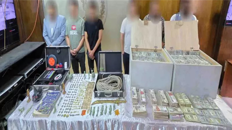 باعوا آثار مزيفة.. أمن القاهرة يضبط عصابة النصب والاحتيال على المواطنين