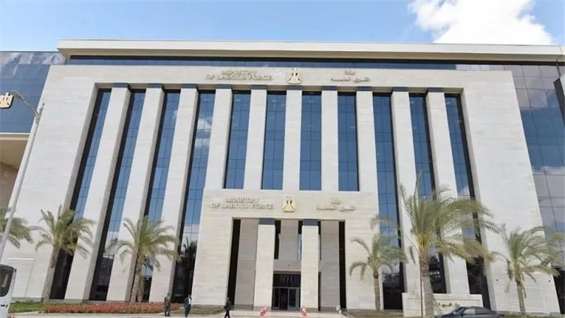 وزارة العمل تحظر سفر المصريات لبعض المهن في الخارج