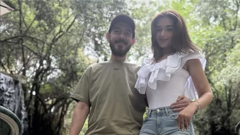 ظهور لافت لملك أحمد زاهر في لبنان.. وإشادة بعلاقتها بوالدها.. شخصي المفضل 