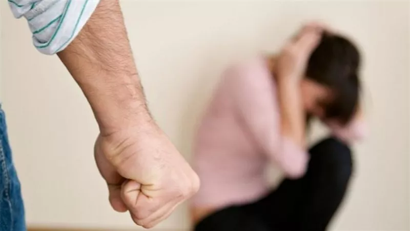 عايزين يعيشوا مع والدتهم.. الداخلية تكشف ملابسات تعدي أب على ابنتيه بالضرب