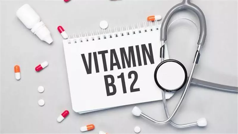 فيتامين B12 تحت المجهر.. الإفراط في تناوله يهدد الكبد والكلى
