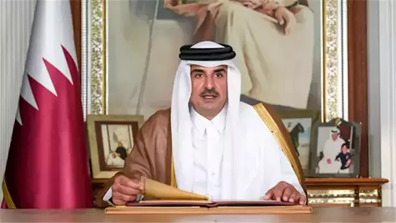 أمير قطر يغادر قمة بغداد دون إلقاء كلمته ويكتفي بلقاء السوداني