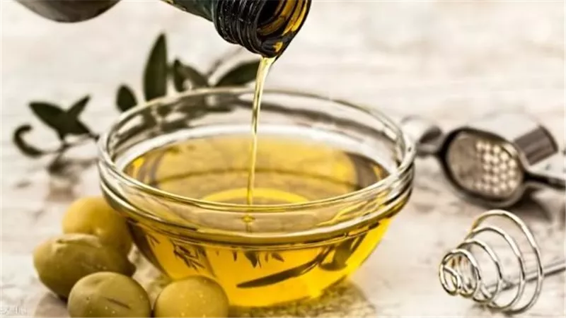 كيف يؤثر زيت الزيتون على جسمك؟.. اكتشف الفوائد المذهلة 