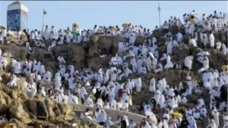 بسبب الحرارة الشديدة.. وزارة الحج توجه الحجاج للبقاء في مخيماتهم بمشعر عرفة