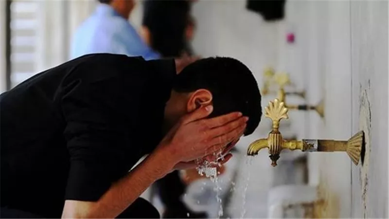 لا أعلم «موضع النجاسة» فماذا أفعل؟.. الإفتاء توضح كيفية التطهر الصحيح