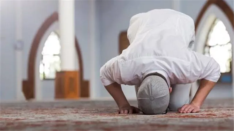 هل تبطل الصلاة إذا جهر المصلي في العصر؟ إليك الحكم الشرعي 