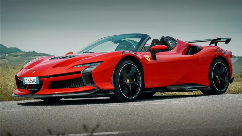 بسعر مذهل وتقنيات هجينة.. فيراري SF90 SPIDER 2025 تجمع الفخامة والأداء