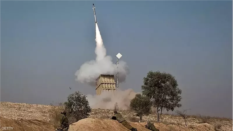 الحرس الثوري يفجر مفاجأة.. هجوم صاروخي إيراني يضرب عمق الاستخبارات الإسرائيلية