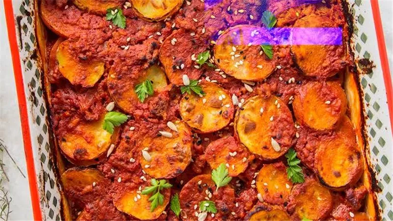 لو سنة أولى طبخ.. جربي صينية البطاطس باللحمة بأسهل طريقة 