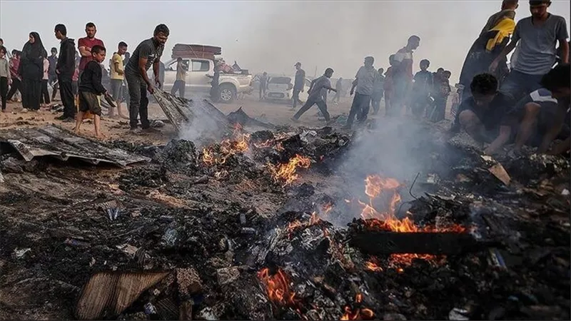 الاحتلال الإسرائيلي يستهدف خيمة للنازحين بمستشفى شهداء الأقصى في دير البلح