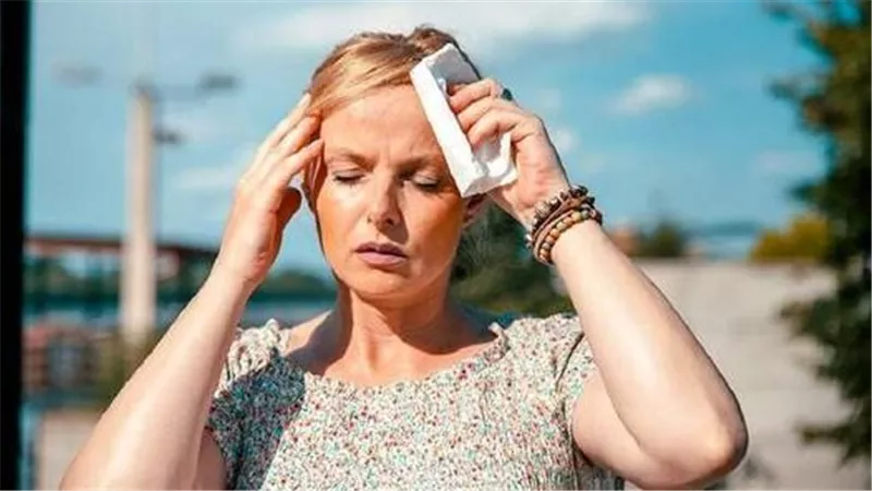 هبوط الضغط في الأجواء الحارة.. كيف تفرق بين الإرهاق والطارئ الطبي؟