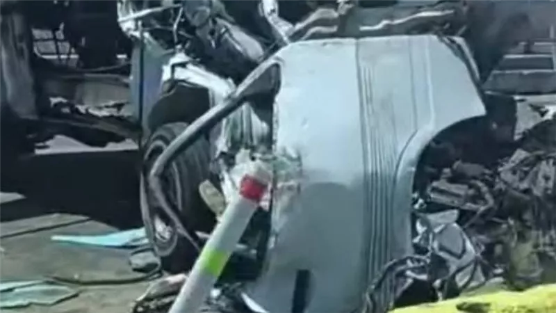 نزيف الأسفلت يتجدد.. 8 سيارات إسعاف بموقع حادث تصادم على الطريق الإقليمي