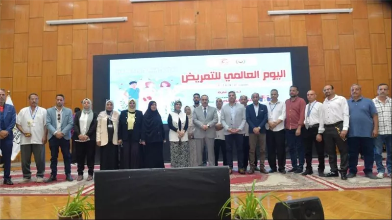 محافظ أسيوط يكرم 516 من أبطال التمريض في احتفالية اليوم العالمي للتمريض