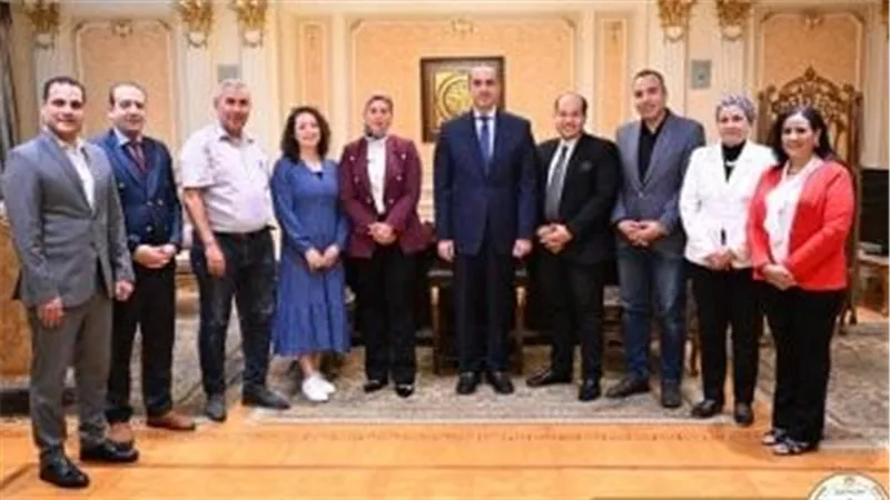 وزير الشئون النيابية يلتقي المحررين البرلمانيين ويشيد بدورهم في دعم الشفافية