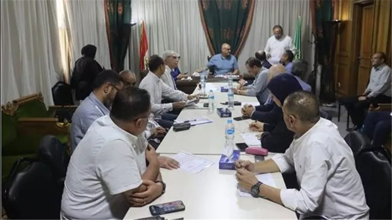 محافظ القليوبية يعقد لقاء جماهيريا بالقناطر الخيرية ويؤكد.. «نعمل لحل مشكلات المواطنين»