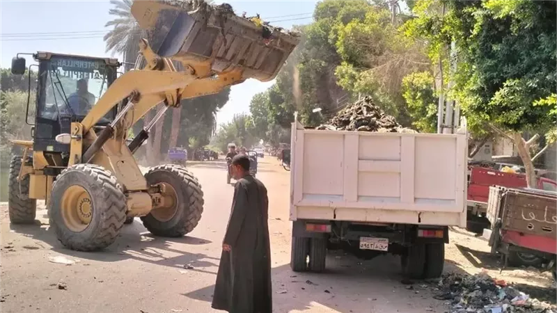 محافظة الأقصر ترفع 600 طن مخلفات بإسنا وتبدأ في تطوير كورنيش النيل