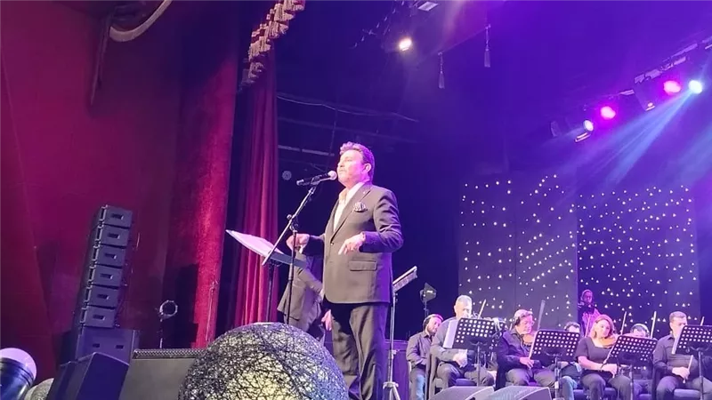  «كامل العدد».. هاني شاكر يشعل مسرح البالون بأغانيه الخالدة