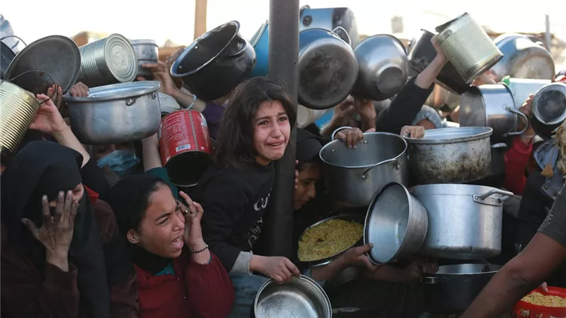 القاهرة تحذر.. المدنيون في غزة يواجهون الموت جوعا وسط صمت دولي