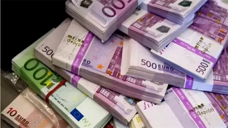 تراجع جديد في سعر اليورو أمام الجنيه.. بداية التعاملات الثلاثاء 22 يوليو 