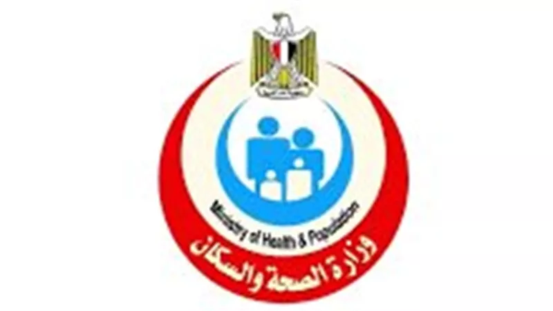 الصحة.. خبير عالمي يجري جراحات دقيقة للعيون بدمنهور مجانا