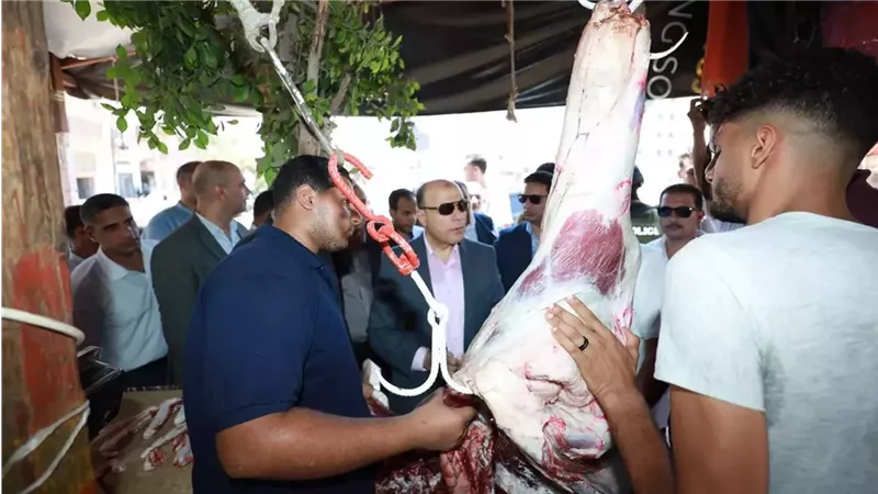 محافظ كفر الشيخ يتفقد سوق «اليوم الواحد» بمطوبس ويوجه بالتوسع بإقامة المعارض