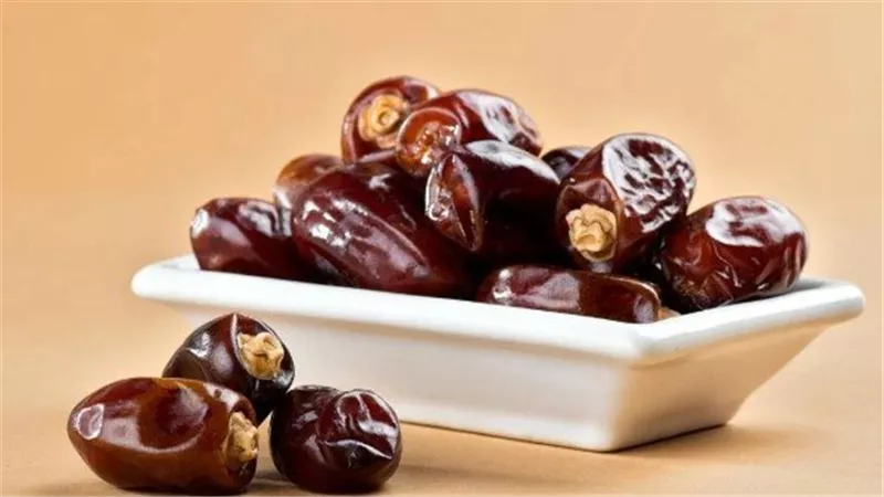 درع وقائي طبيعي.. فوائد مذهلة لتناول «التمر» صباحًا على معدة فارغة 