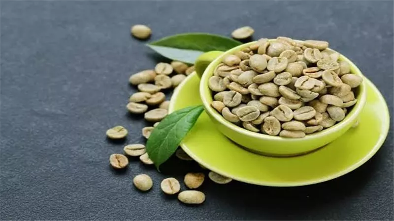السر في الحبوب النيئة.. كيف تساعدك «القهوة الخضراء» على التخسيس؟