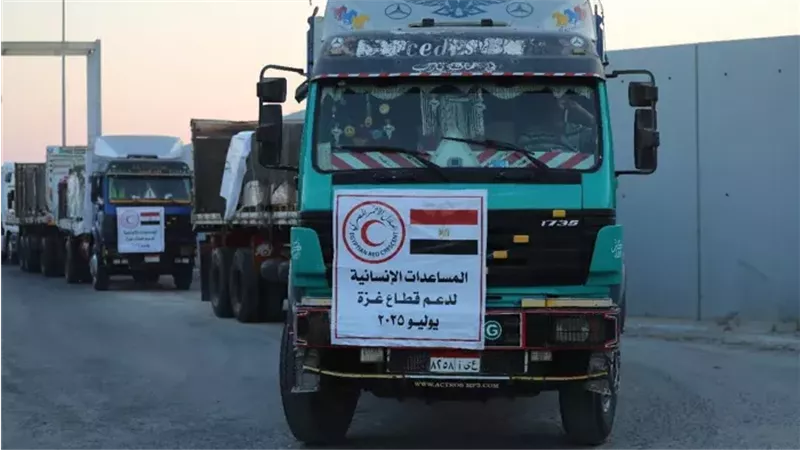 الهلال الأحمر المصري يطلق قافلة «زاد العزة» بـ340 شاحنة دعما لغزة