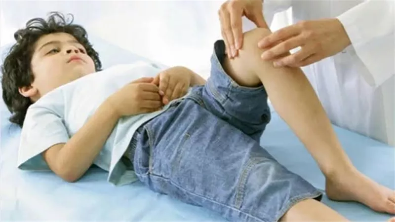 «آلام النمو عند الأطفال».. متى تكون طبيعية ومتى تحتاج تدخل الطبيب؟