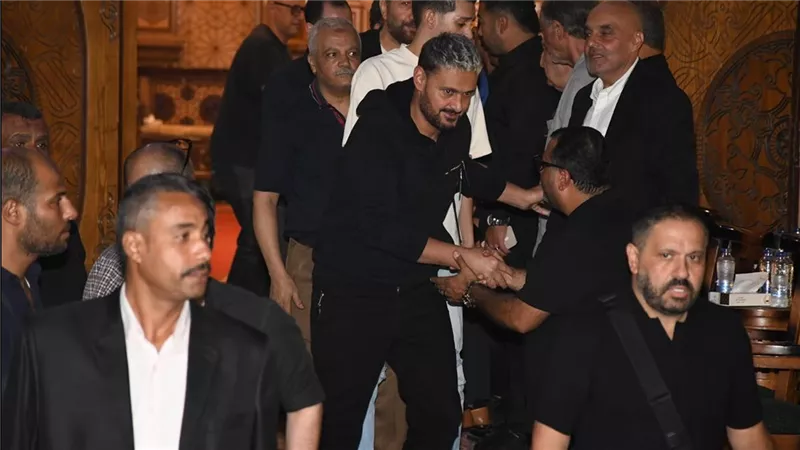 رامز جلال وإدوارد.. نجوم الفن يشاركون في عزاء الراحل سيد صادق