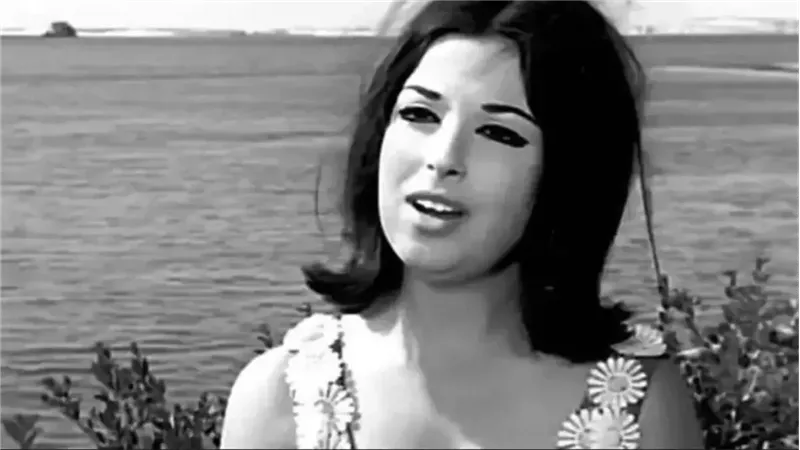 من طفلة موهوبة إلى سيدة الغناء العربي.. نجاة الصغيرة في سطور