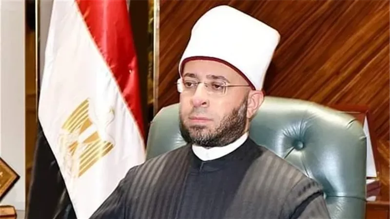 وزير الأوقاف يطمئن على صحة إمام قنا بعد تعرضه لحادث طعن 