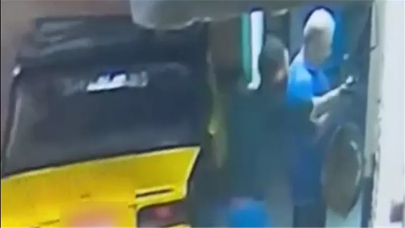 في ثوانٍ معدودة.. الداخلية تضبط عاطلين سرقا مسن من أمام ATM