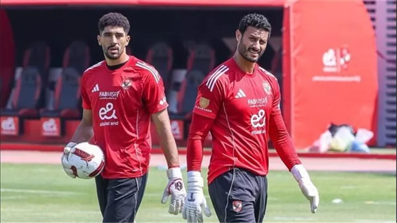  حادث مفاجئ لحارس الأهلي قبل مباراة المحلة بالدوري الممتاز