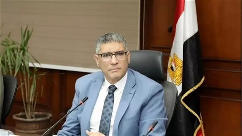 محافظ الجيزة يعاقب مسؤولي حي الهرم لتقاعسهم عن إزالة مخالفات فيصل