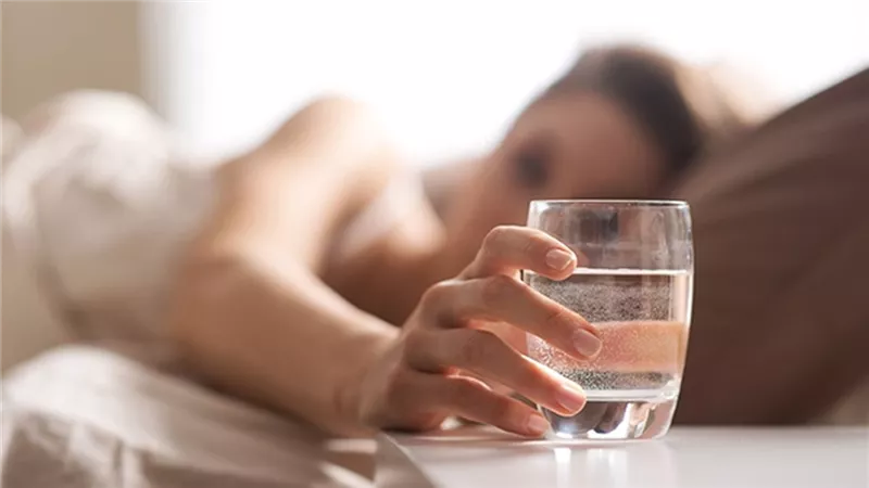 احذر.. ١٢ مشكلة خطيرة قد يسببها «نقص شرب المياه» لجسمك يوميا