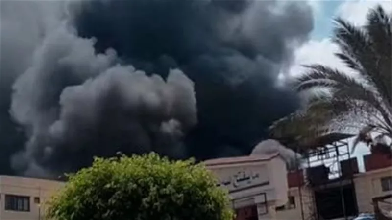 حريق ضخم بمصنع بلاستيك في دمياط الجديدة.. جهود كبيرة للسيطرة على النيران