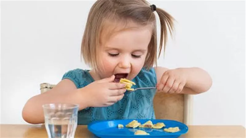 غذاء العقل.. «قائمة طعام مثالية» تجعل طفلك أكثر ذكاء وتفوقا