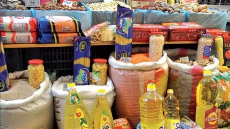انخفاض أسعار الفول والدقيق والزيت والمكرونة بالأسواق المصرية