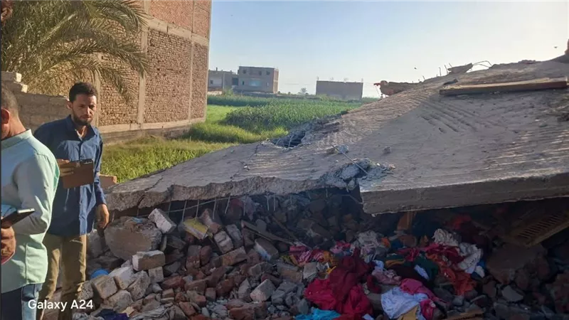 انهيار منزل من طابقين بقنا يسفر عن إصابة شخصين